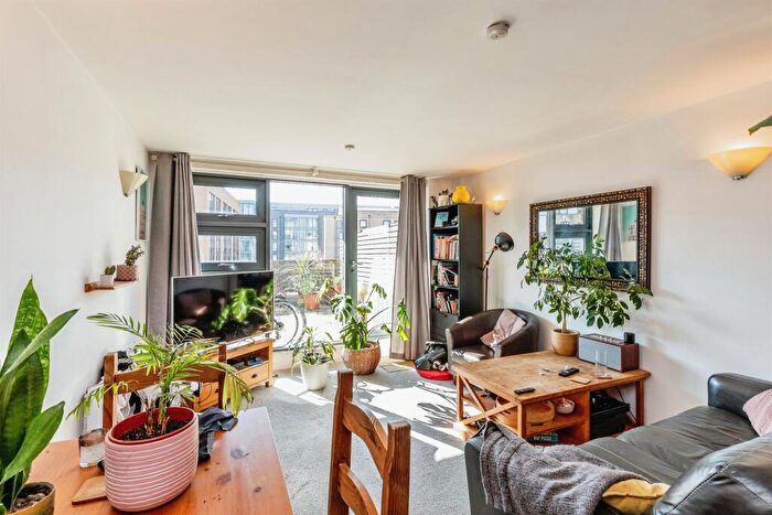 1 Bedroom Apartment For Sale In Deanery Road, Bristol, BS1