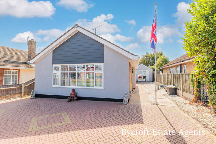 3 Bedroom Detached Bungalow For Sale In Pinecot Avenue, Bradwell, NR31