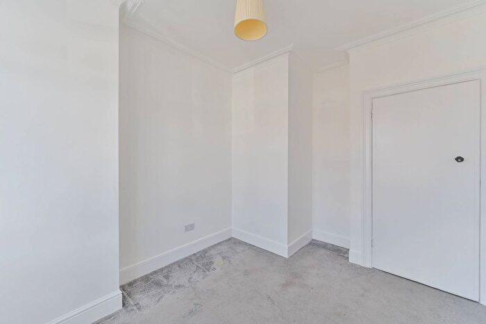 2 Bedroom Flat To Rent In Beatrice Avenue, Norbury, London, SW16