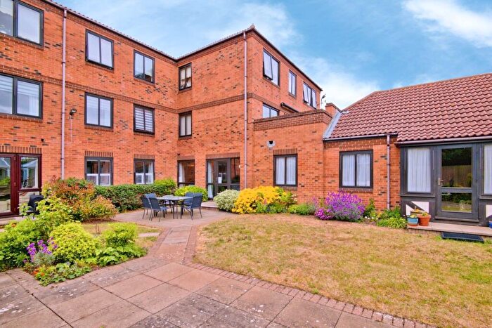 2 Bedroom Retirement Property For Sale In Thorpe Hall Avenue, Southend-on-Sea, SS1