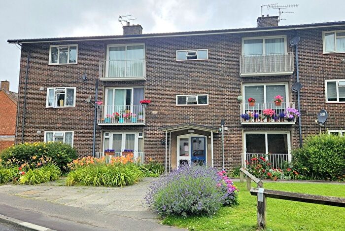 2 Bedroom Flat To Rent In Oak Way, Crawley, West Sussex., RH10