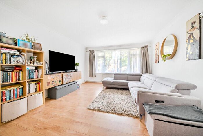 2 Bedroom Flat For Sale In Oaklands Road, Bromley, BR1