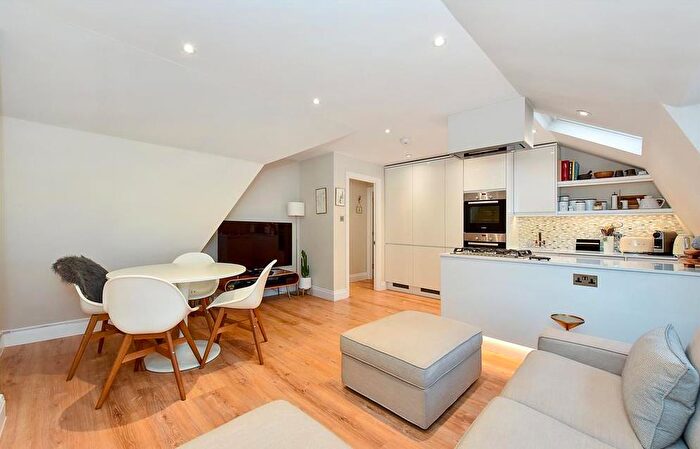 3 Bedroom Apartment To Rent In Clifton Hill, London, NW8