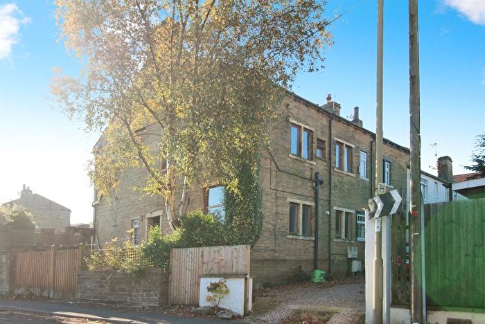 3 Bedroom Terraced House To Rent In Highfield Road, Idle, Bradford, BD10