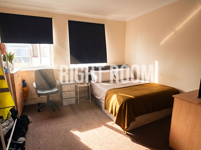 6 Bedroom Flat To Rent In Addis Square, Portswood Road, Southampton, SO17