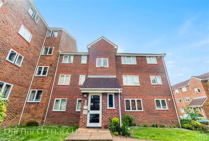 1 Bedroom Flat To Rent In Percy Gardens, Worcester Park, KT4