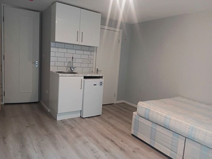 Studio To Rent In Sanctuary Close, Uxbridge, UB9
