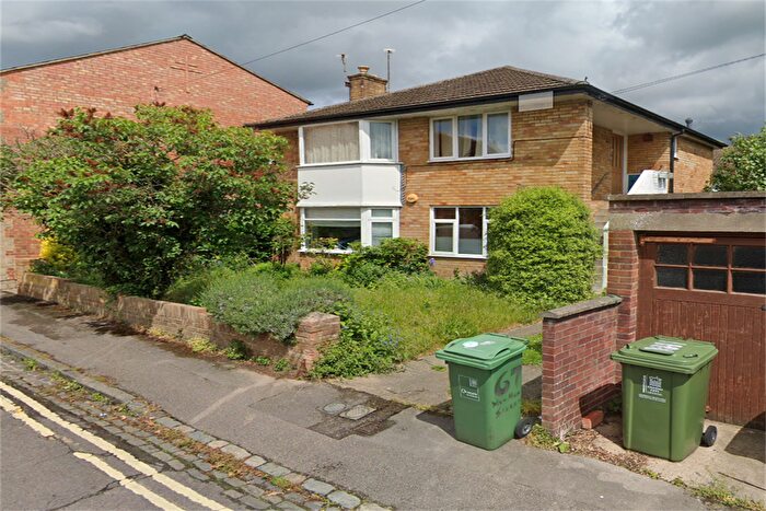 2 Bedroom Flat To Rent In New High Street, Oxford, OX3