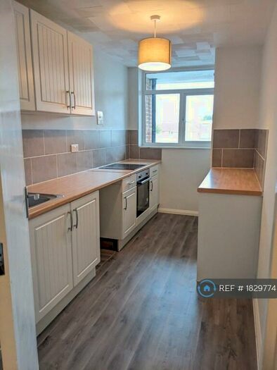 2 Bedroom Flat To Rent In Broadwater Boulevard Flats, Worthing, BN14