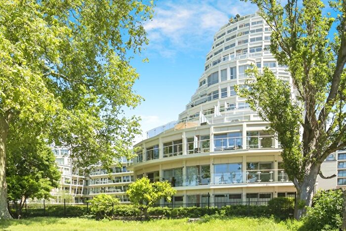 3 Bedroom Flat To Rent In Kingston Riverside, KT2