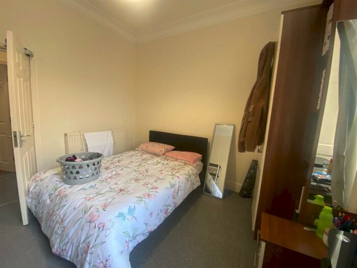 2 Bedroom Private Hall To Rent In A Castle Hill, Lancaster, LA1