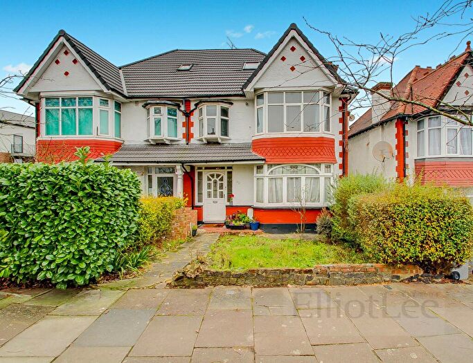 2 Bedroom Maisonette For Sale In Park Chase, Wembley, HA9