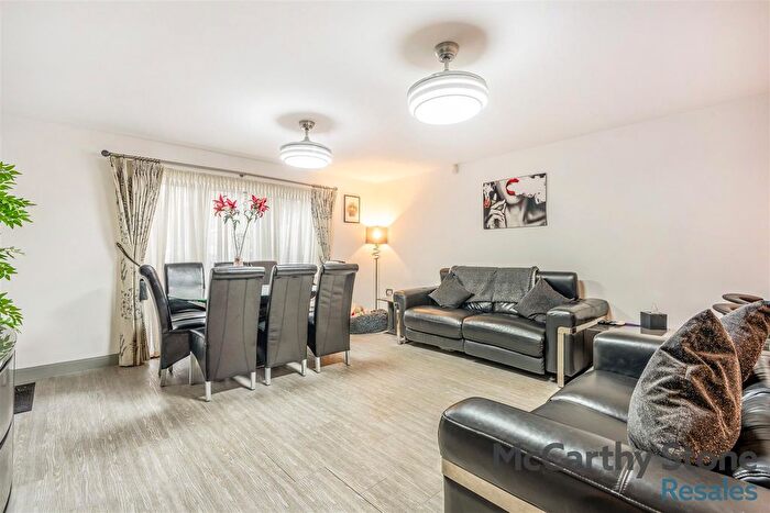2 Bedroom Flat For Sale In Albemarle Road, Beckenham, BR3