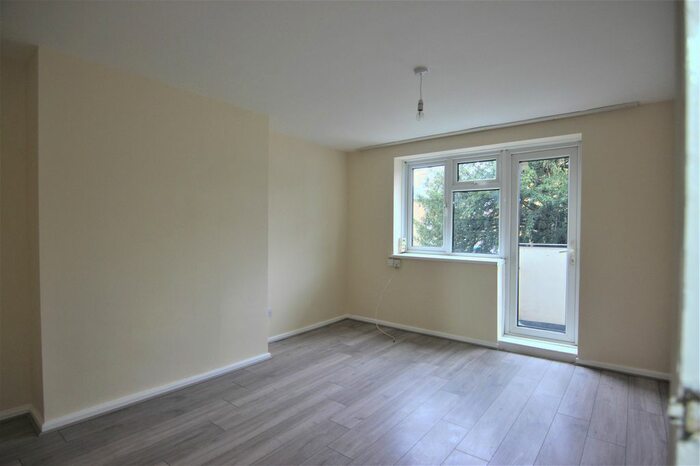 1 Bedroom Flat To Rent In Moree Way, London N18