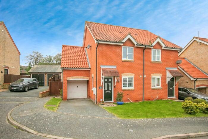 3 Bedroom Semi-Detached House For Sale In Sampson Drive, Long Melford, Sudbury, CO10