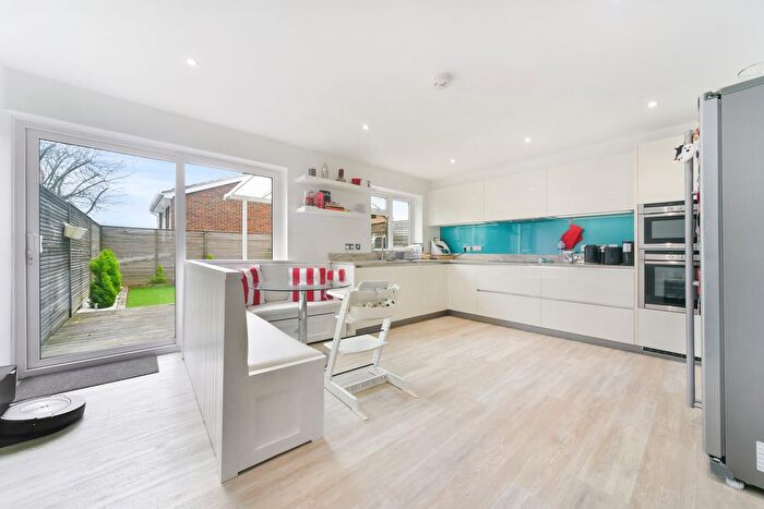 4 Bedroom Property To Rent In Hillview, SW20