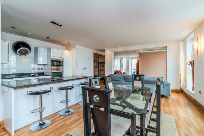 3 Bedroom Apartment To Rent In Telephone House, Southampton, SO14