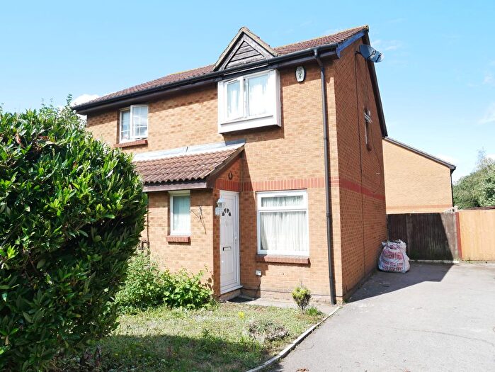 2 Bedroom Semi-Detached House To Rent In Abbotswood Way, Hayes, UB3