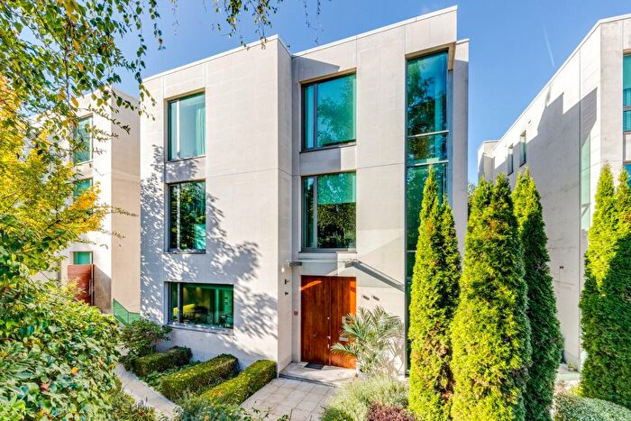 6 Bedroom Detached House To Rent In West Heath Road, Hampstead, London, NW3