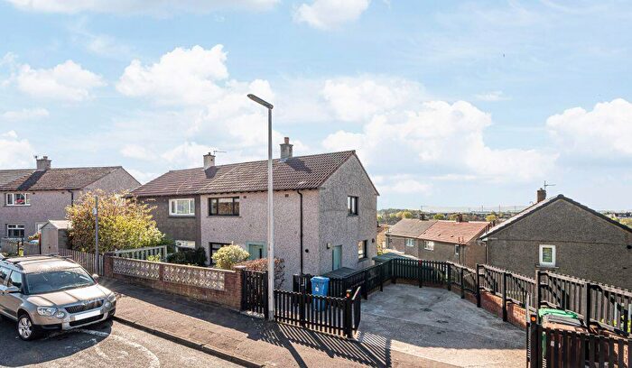 3 Bedroom Semi-Detached House For Sale In Almond Road, Dunfermline, KY11