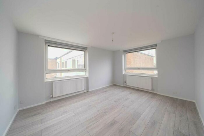 1 Bedroom Flat To Rent In Jenner Place, Castlenau, SW13