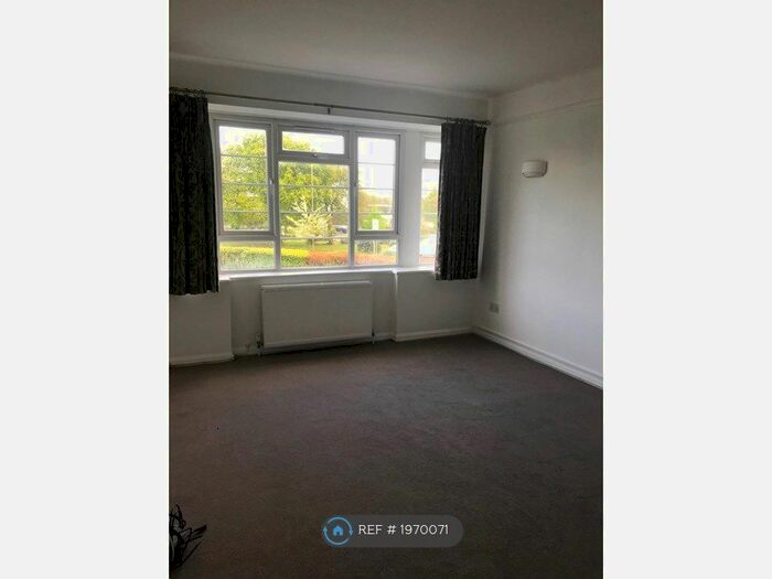 3 Bedroom Flat To Rent In Chessington Court, London, N3