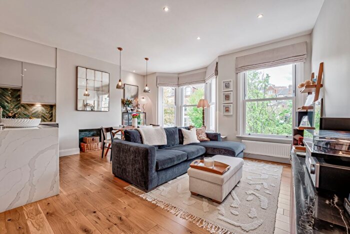3 Bedroom Flat For Sale In Gladys Road, West Hampstead, London, NW6