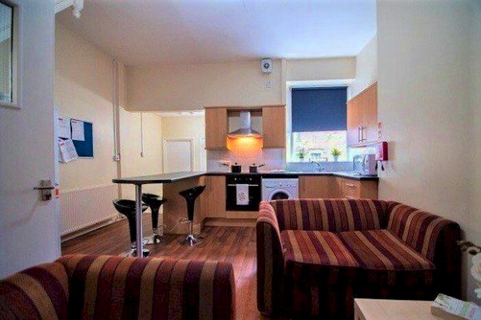 4 Bedroom Flat To Rent In Ecclesall Road, Sheffield, South Yorkshire, S11