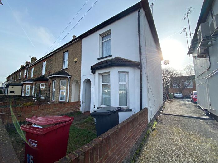 3 Bedroom Property To Rent In High Street, Langley, Slough, SL3