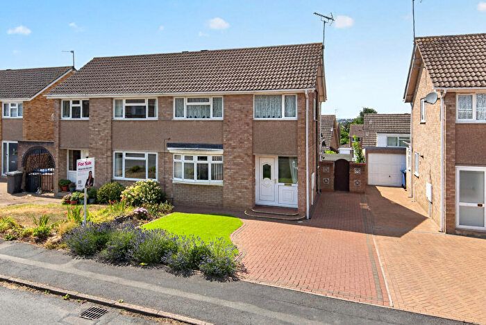 3 Bedroom Semi-Detached House For Sale In Saint Oswalds Close, Kettering, NN15