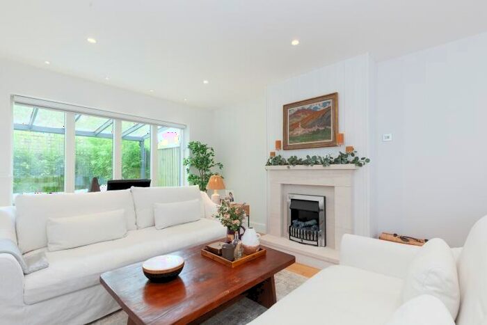 4 Bedroom Detached House To Rent In Henley Court Hernes Crescent, OX2