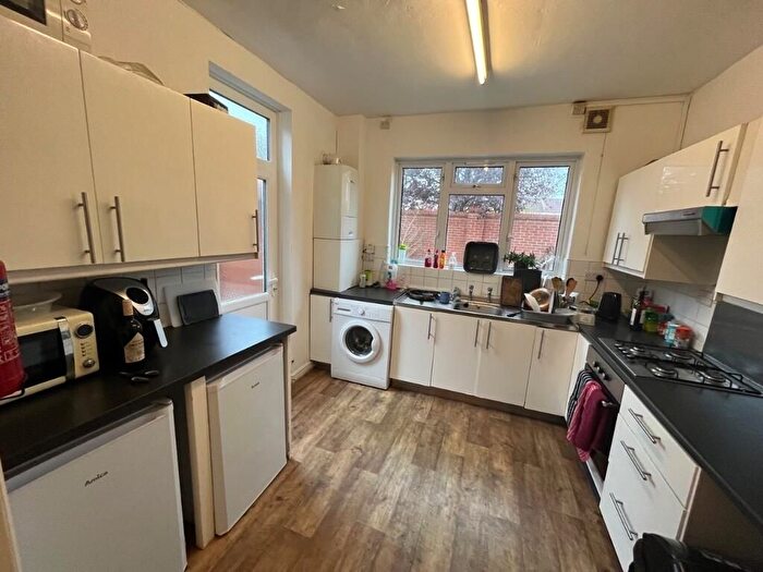 3 Bedroom Semi-Detached House To Rent In Queens Road, Bristol, BS7