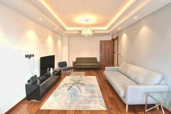 3 Bedroom Flat To Rent In Upper Grosvenor Street, Mayfair, W1K