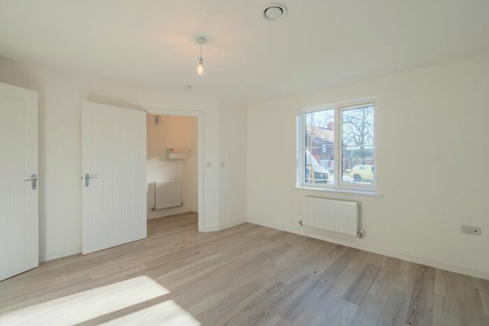 3 Bedroom Flat To Rent In Windflower Chase, Worthing, BN13