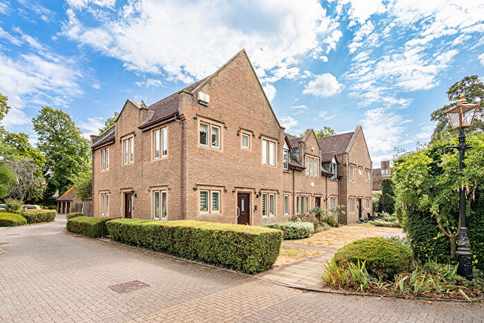 2 Bedroom Apartment For Sale In The South Lodge, Bicester, OX26