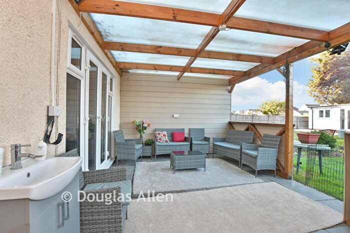 4 Bedroom Semi Detached House For Sale In Clayhall Avenue, Ilford, Essex, IG5