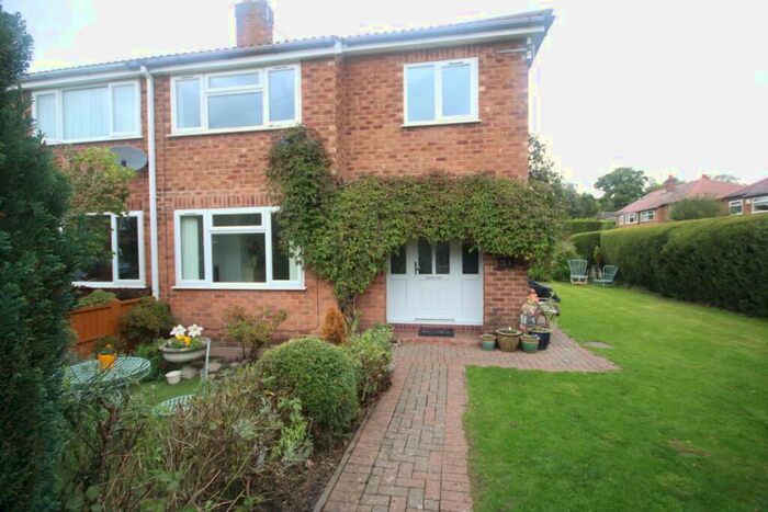 3 Bedroom Semi-Detached House To Rent In Hawthorn Road, Chester, CH3