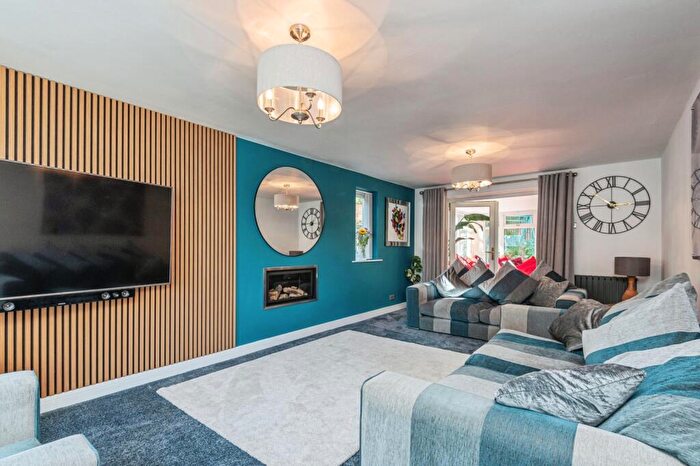 5 Bedroom Detached House For Sale In Bradfield Close, Woodland Glade, Bradley, Huddersfield, West Yorkshire, HD2