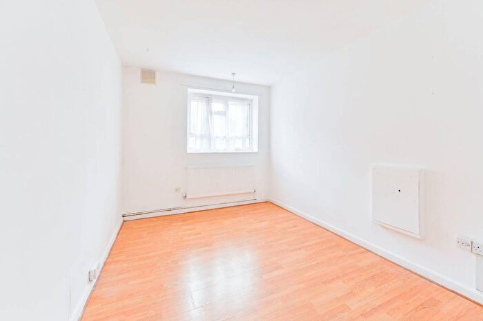 2 Bedroom Flat To Rent In Hemans Street, Vauxhall, London, SW8