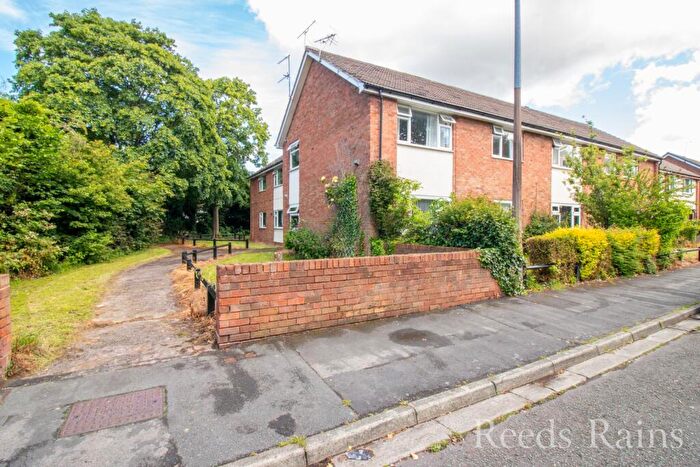 1 Bedroom Apartment For Sale In Stirling Court, Ellesmere Port, Cheshire, CH65