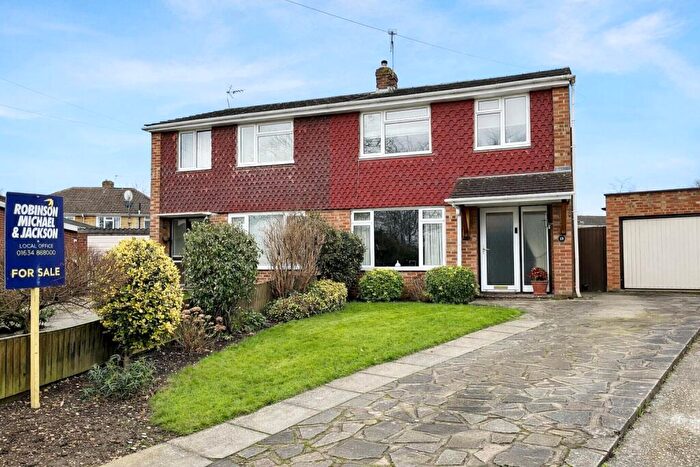 3 Bedroom Semi Detached House For Sale In The Beeches, Walderslade, Kent, ME5