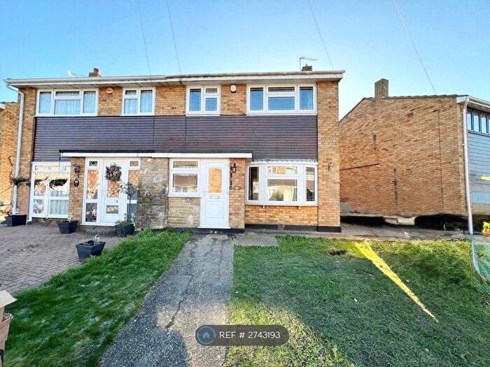 3 Bedroom Semi Detached House To Rent In Surridge Close, Rainham, RM13