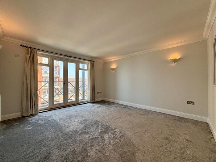 2 Bedroom Flat To Rent In Dominica Court, BN23