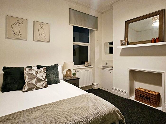 6 Bedroom Flat For Sale In Chamberlayne Road, Kensal Rise, London, NW10