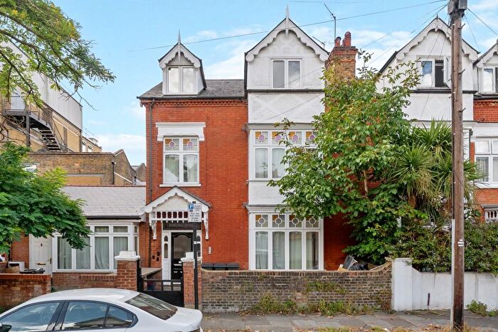 2 Bedroom Flat For Sale In Ennismore Avenue, Chiswick, London, W4