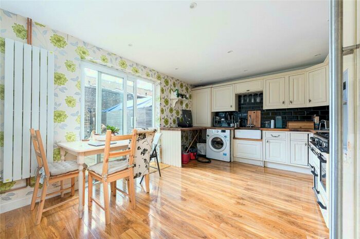 3 Bedroom Terraced House To Rent In Lairs Close, Islington, N7