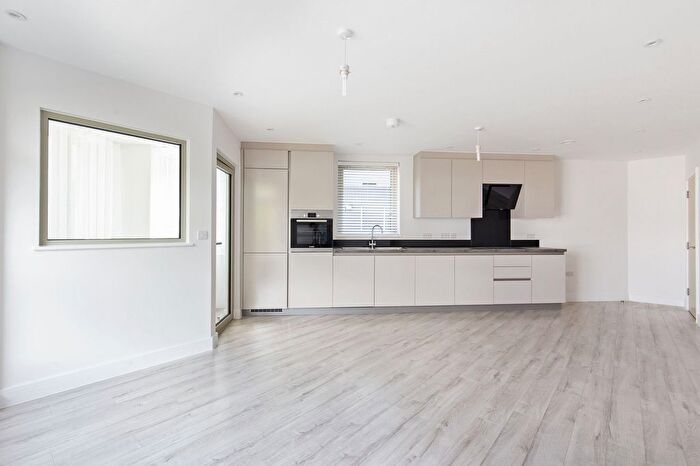 2 Bedroom Flat To Rent In New Willow House, Plaistow Road, London, E13