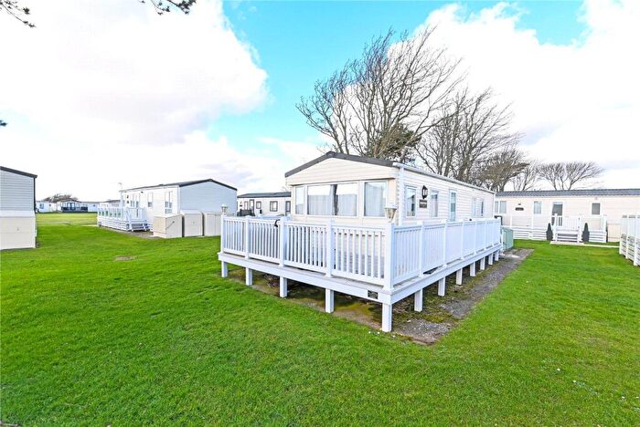 2 Bedroom Park Home For Sale In Chewton Sound, Hoburne Naish Holiday Park, Barton On Sea, BH25