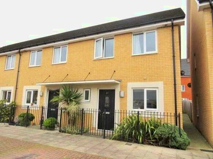 3 Bedroom End Of Terrace House To Rent In St. Agnes Way, Reading, Berkshire, RG2