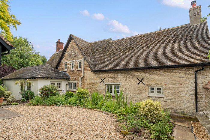 4 Bedroom Detached House For Sale In High Street, Wallingford, OX10